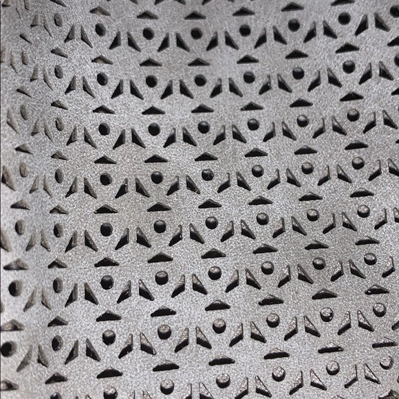 Austin tennis shoes size 10 badge and Gray color - Picture 3 of 4